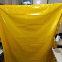 اجرای پرده برزنتی درب ورودی استخر ارتفاع 2 متر و 40 سانت در عرض 2 متر و 60 سانت